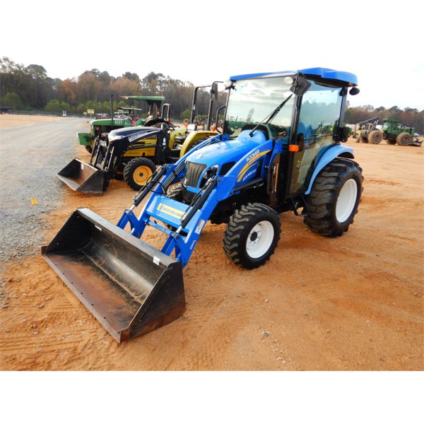 NEW HOLLAND BOOMER 3040 Farm Tractor
