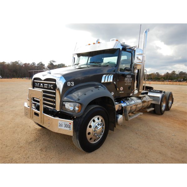 2021 MACK GR64FT Day Cab Truck