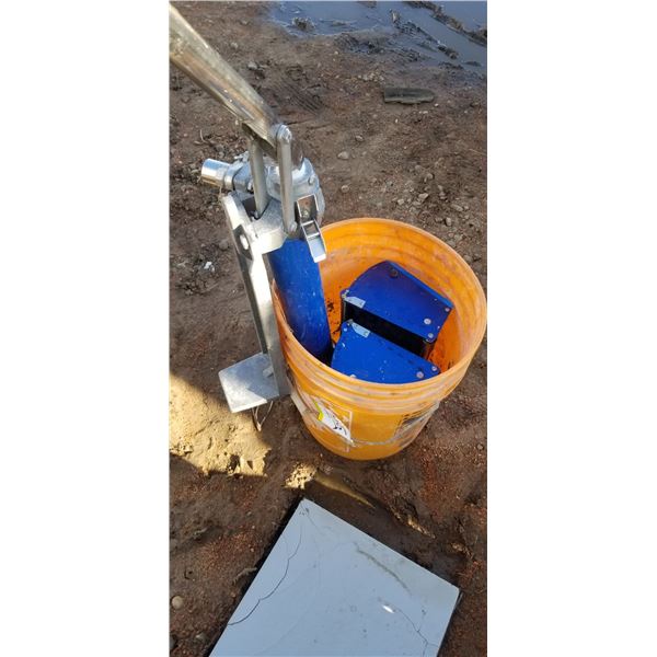 MUDDING BOXES AND APPLICATION TUB