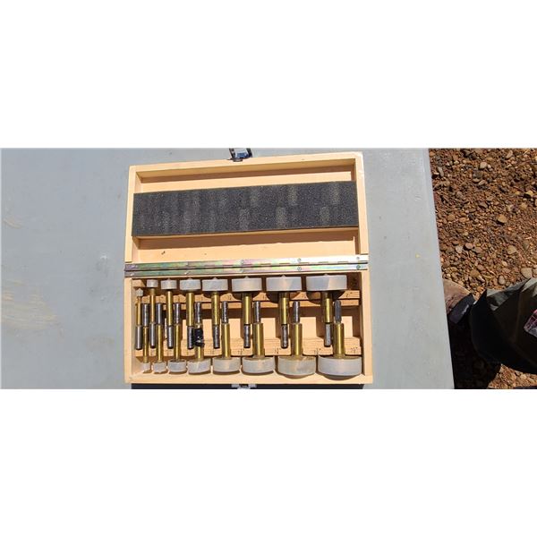 MASTERCRAFT ROUTER BISTS IN CASE. 1/4' -2-1/8"