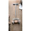 Image 4 : STEEL FLOOR ROLLER BOW TOOLS 18"