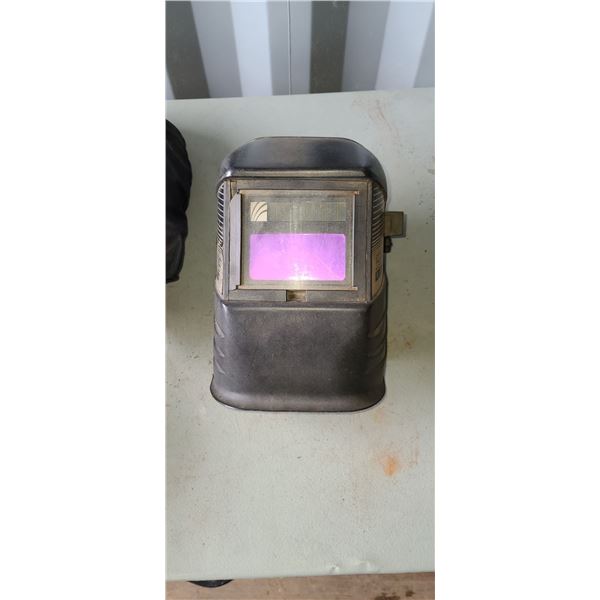 AUTO SHADE WELDING HELMET