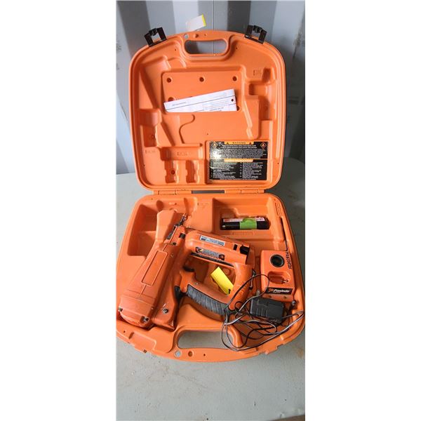 PASLODE TRIM MASTER 18GA FINISHING NAILER C/W BATTERY AND CHARGER