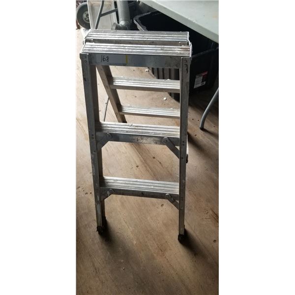 3' STEP LADDER