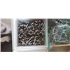 Image 2 : FLAT WITH ASSORTED METAL SCREWS