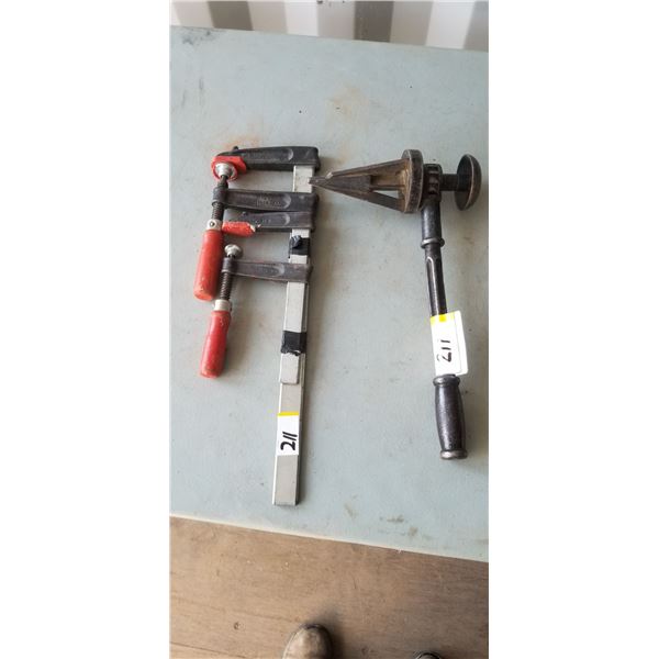 TWO WOOD VICES AND RIDGID BURING TOOL