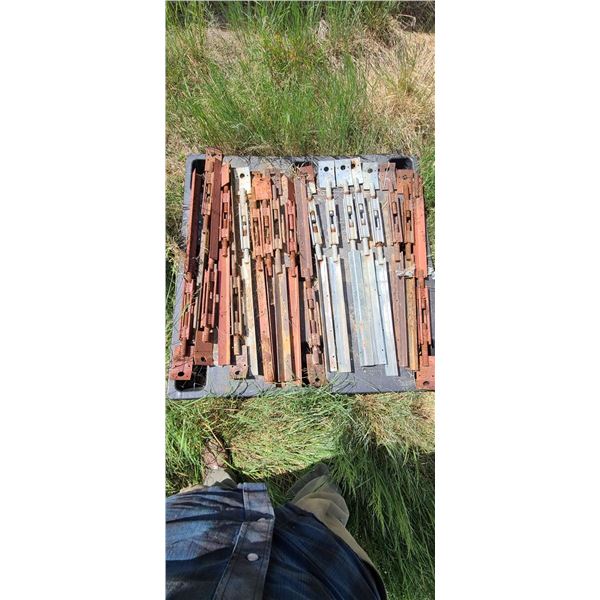 CONCRETE FRAME RETAINERS ON PALLET