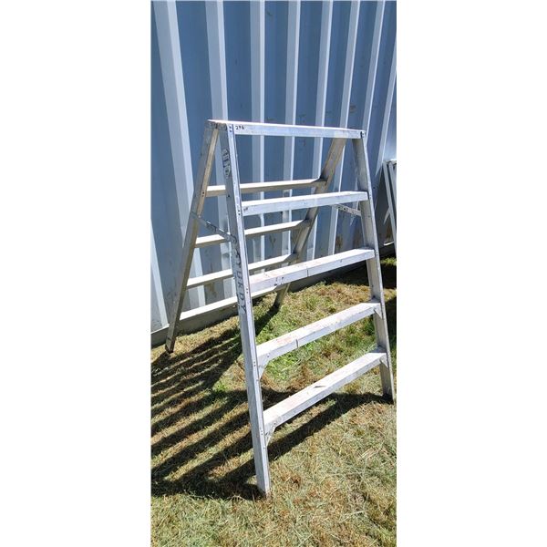 STURDY 5 FOOT SAW HORSE