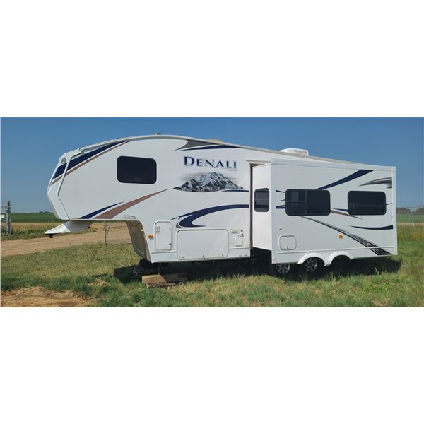 FIFTH WHEEL 2010 DUTCHMEN DENALI MODEL 259REX-M5 WITH SLIDE 25 FOOT
