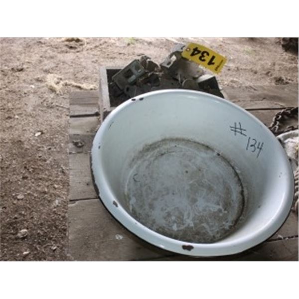 4 LEG WOOD TABLE, WASH BASIN, DOOR HANGERS