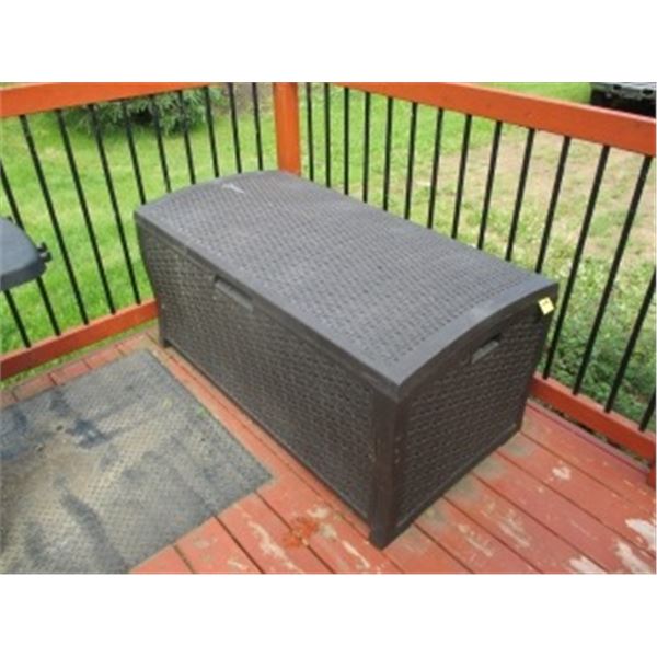 SUNCAST BROWN PLASTIC DECK BOX