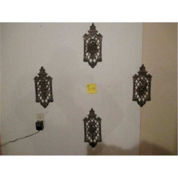 4 PLASTIC VINTAGE WALL HANGINGS