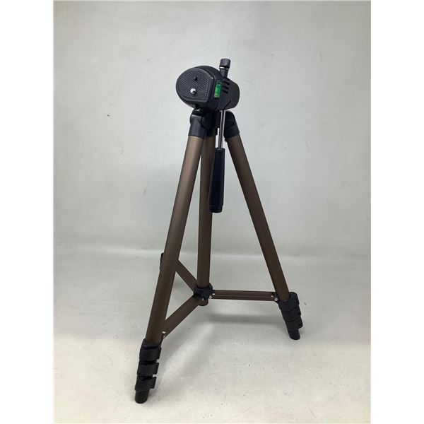 NEW Amazon Basics Tripod with leveler