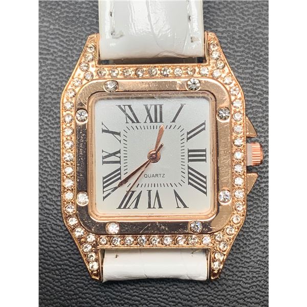 Ladies NEW Quartz Leather Strap Wrist watch