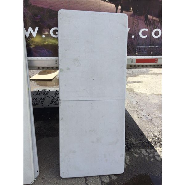 6ft Folding Table with Carry Handle