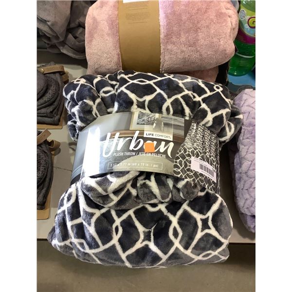 Life Comfort Plush Throw (60in x 70in)