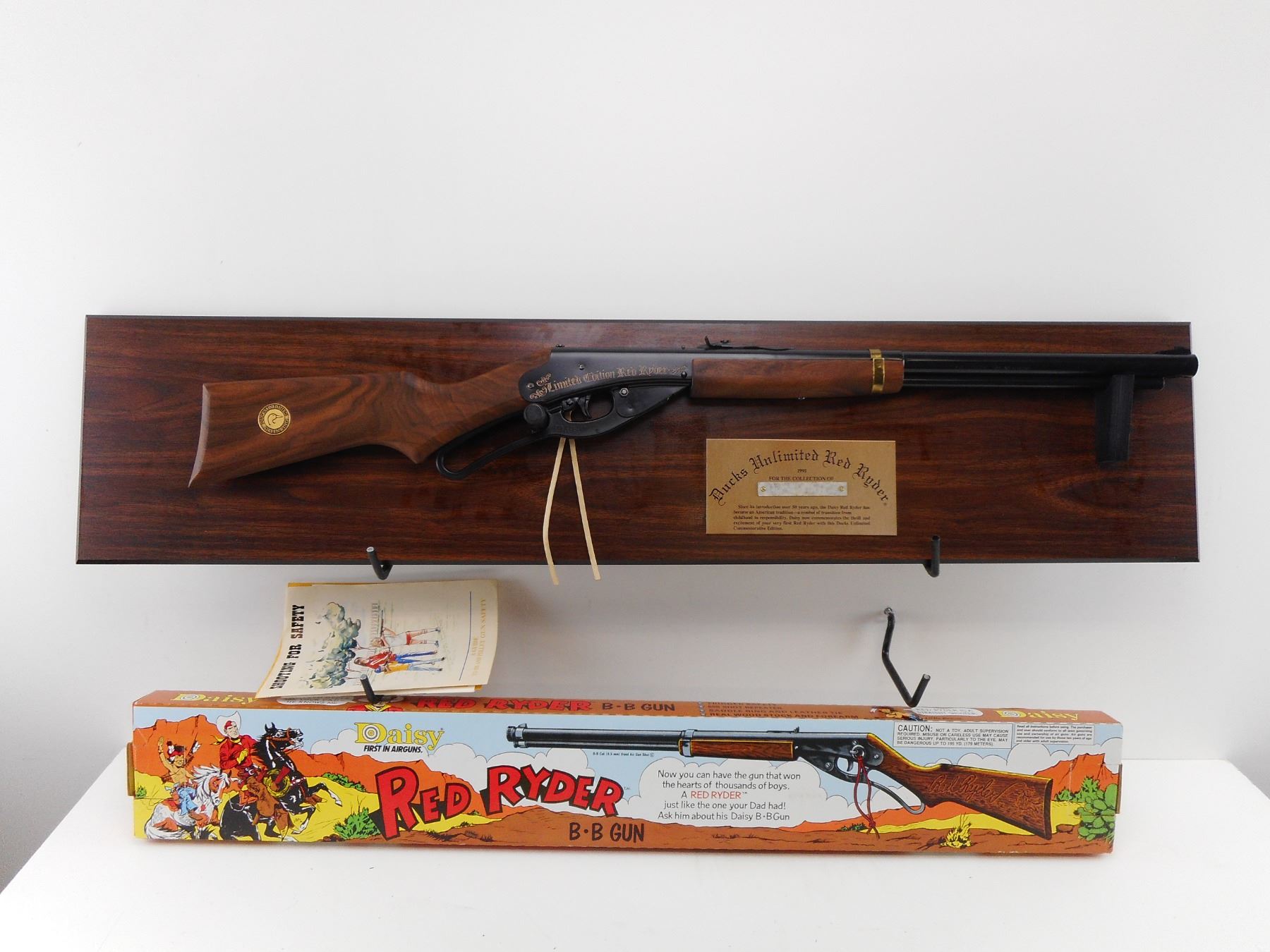 DAISY RED RYDER BB GUN DISPLAY PLAQUE Daisy red ryder bb gun display plaque