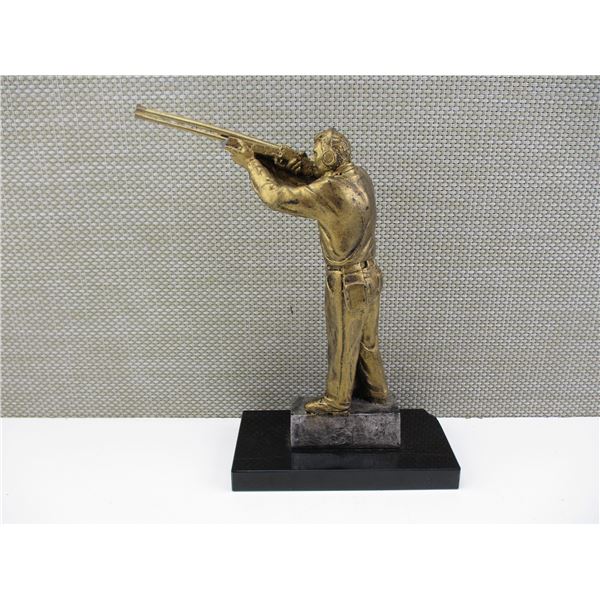SKEET SHOOTING STATUE