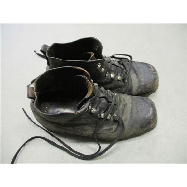 PAIR OF SWISS MOUNTAIN BOOTS