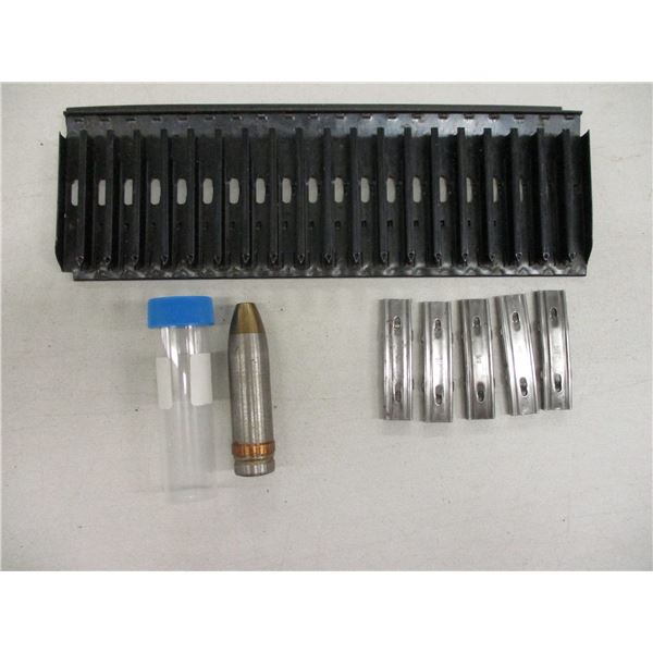 ASSORTED MILITARIA  LOT