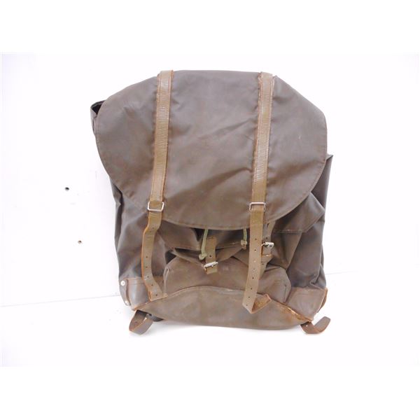 UNKNOWN GREEN EUROPEAN BACKPACK