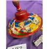 Image 3 : 3 toys - 1930's tin spin top, box of checkers & toy gun