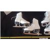 Image 2 : 2 Pair Ladies Skates