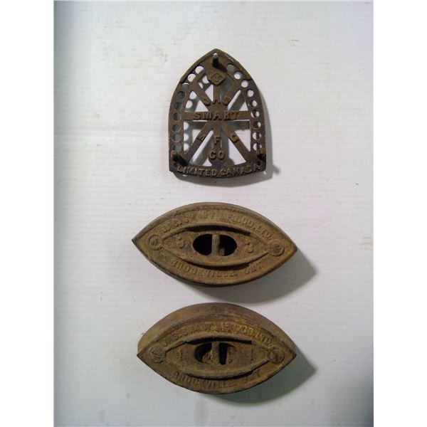 2 sad irons 1 trivet