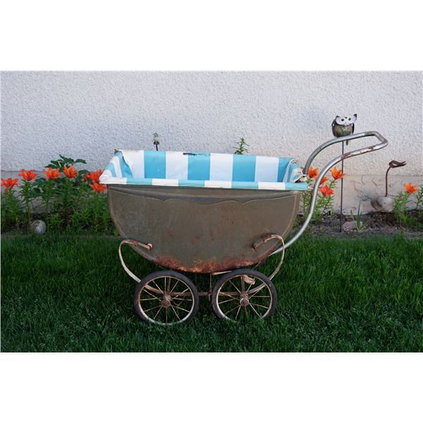 Vintage Baby Carriage 26"×33"×18"