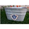 Image 6 : Vintage Steel Bathtub (46"×25"×14") & 10 Gal. + 20 Gal. Galvanized Washtubs