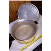 Image 5 : 2 Cast Iron Fry Pans, Enamel Fry Pan, Aluminum Dutch Oven, etc.