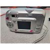 Image 4 : Kodak 3.2 Mega Pixel Easy Share CX7300 camera with carrying case