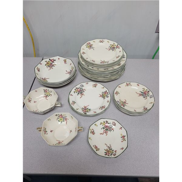 29 pieces Royal Doulton dinnerware - Old Leeds Sprays