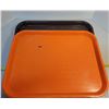 Image 2 : 2 orange & 2 brown plastic trays
