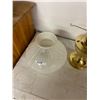 Image 5 : Aladdin lamp & chimney + milk glass shade #23