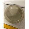 Image 3 : 5 gallon crock lid -chip on knob
