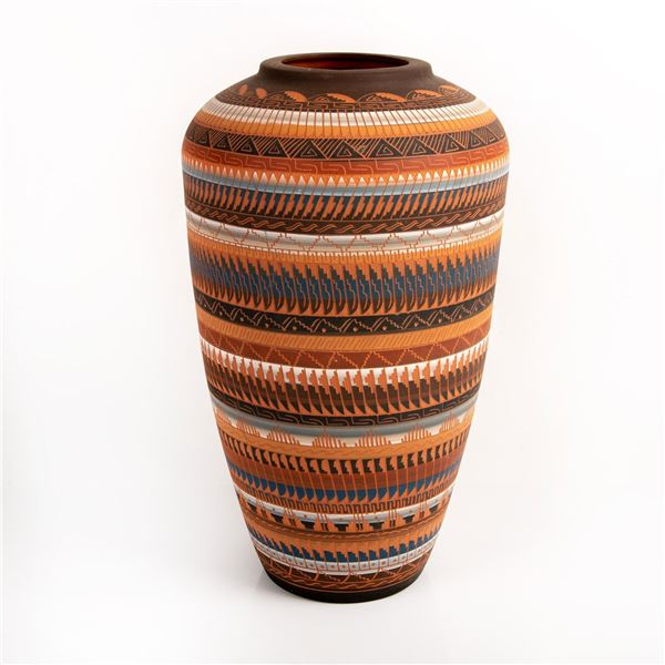 AGNES WOODS NAVAJO POTTERY VASE