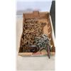 Image 2 : 2 boxes of 20ft chain, drywall tools, gears and more