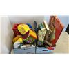 Image 1 : 2 boxes of vintage toys and games
