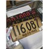 Image 2 : 3 ANTIQUE LICENSE PLATES - 1919 AND 1922