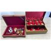 Image 2 : 2 jewelry cases with jewelry