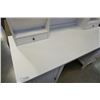 Image 3 : WHITE DOUBLE PEDESTAL DESK WITH HUTCH