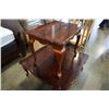 Image 8 : QUEEN ANNE STYLE COFFEE AND ENDTABLE