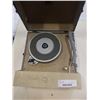 Image 2 : RCA VICTOR PORTABLE RECORD PLAYER
