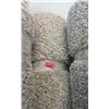 Image 1 : 8' x 10' Beige Shag Area Carpet