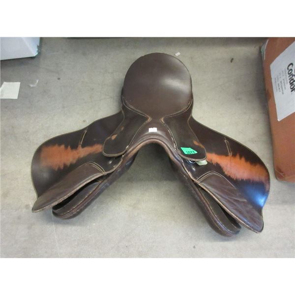 Leather English Saddle - No Stirrups