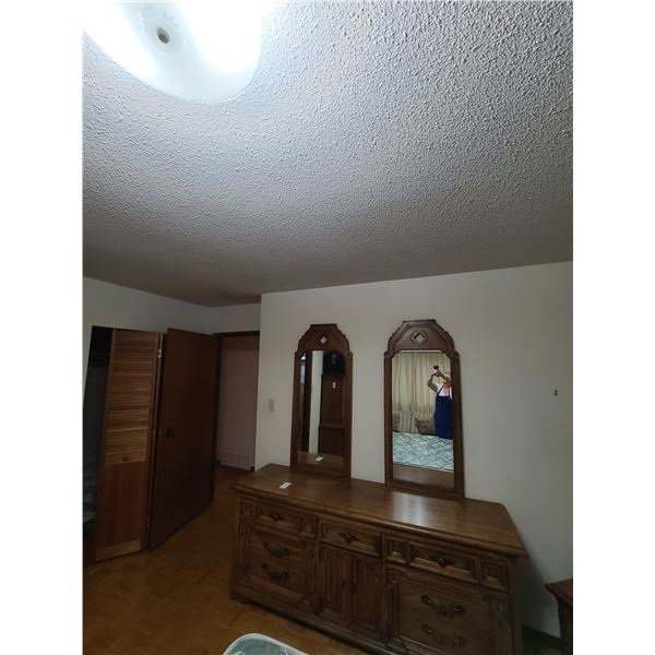 Chest of drawers with mirror C