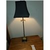 Image 7 : Bedside table, lamp B