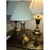 Image 2 : Brass end table, Lamps B