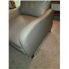 Image 3 : Costco Leather recliner C